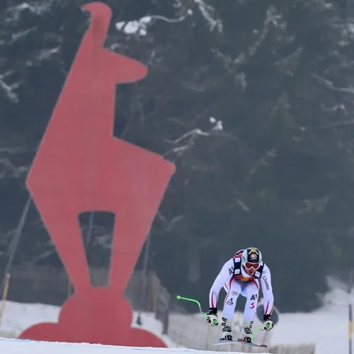 Hannes Reichelt racing past the red chamois figure in Kitzbühel